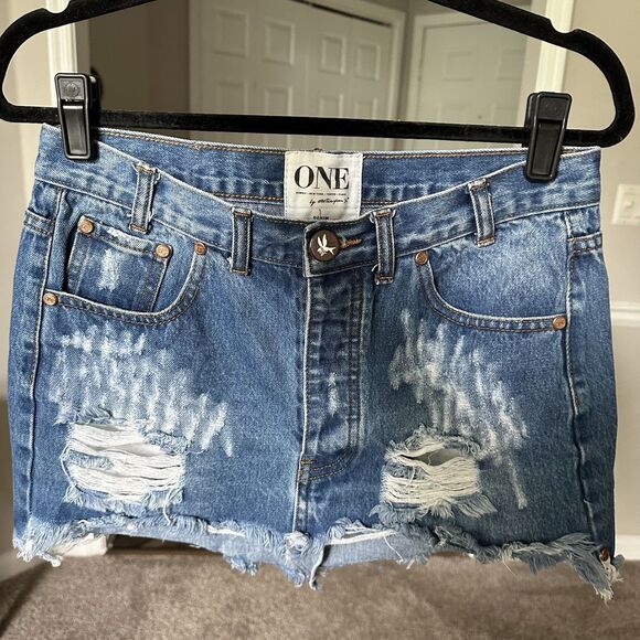 One Teaspoon Denim Mini Skirt Distressed Size 27 US 4 Button Fly Blue y2k - Picture 13 of 13